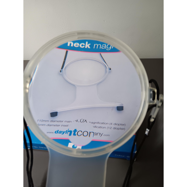 Neck magnifier