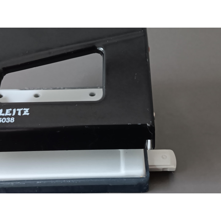 Leitz 5038 perforator
