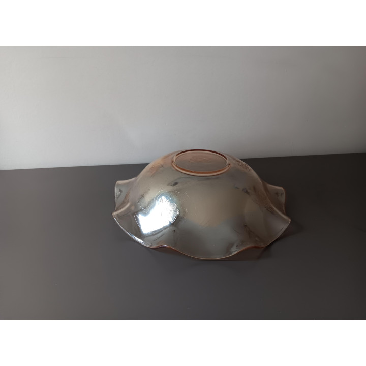 Golvende glazen schaal met bloemmotief