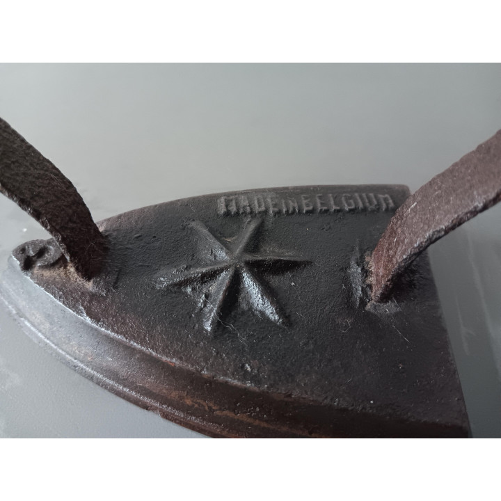 Antiek gietijzeren strijkijzer Made in Belgium