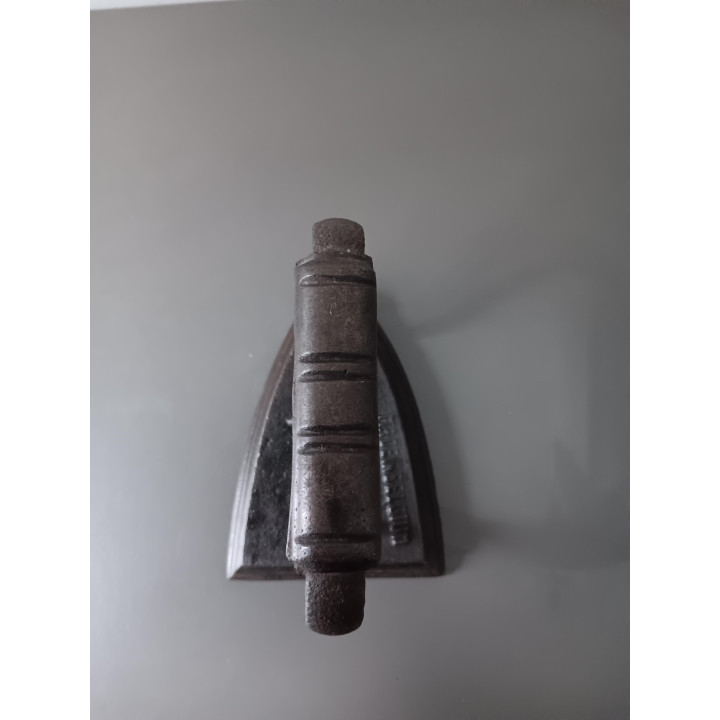 Antiek gietijzeren strijkijzer