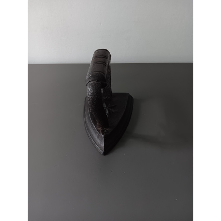 Antiek gietijzeren strijkijzer