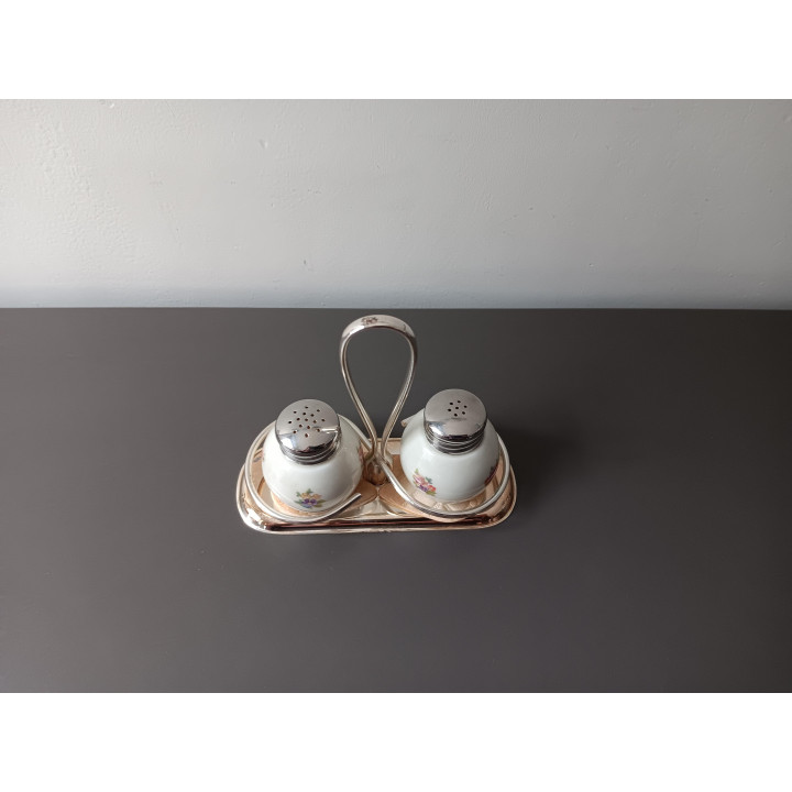Vintage zout en peper stel op metalen houder