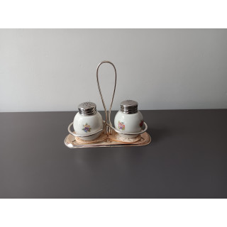 Vintage zout en peper stel op metalen houder