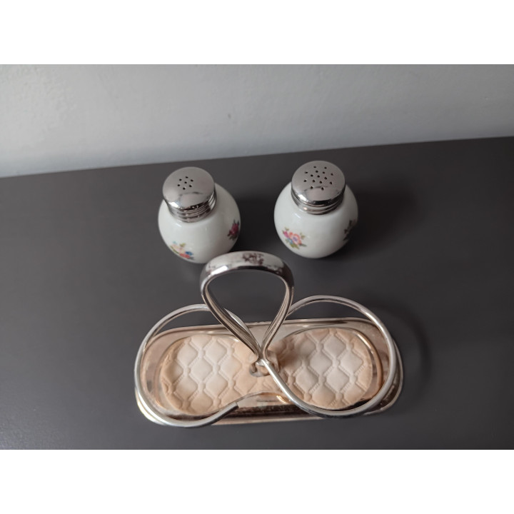 Vintage zout en peper stel op metalen houder