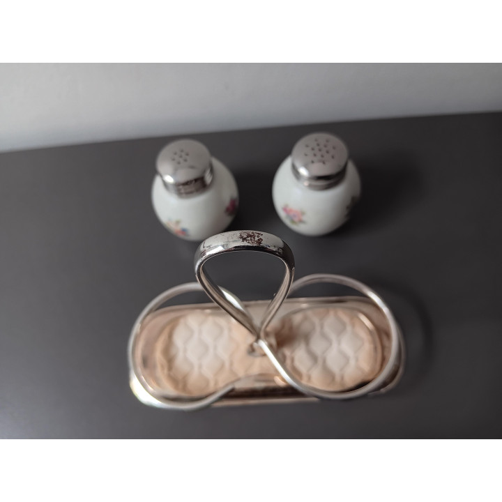 Vintage zout en peper stel op metalen houder