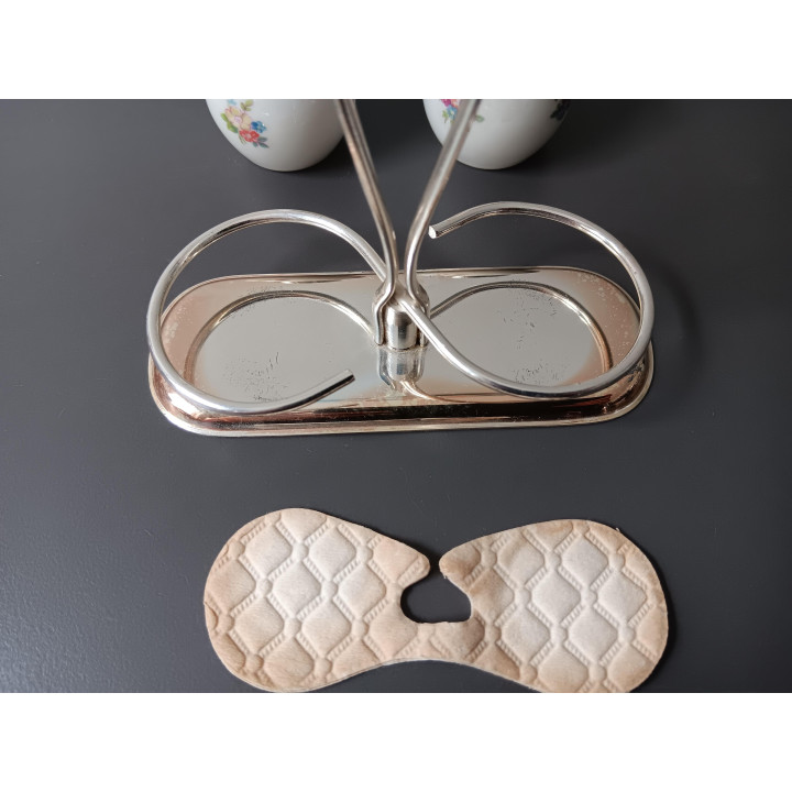 Vintage zout en peper stel op metalen houder