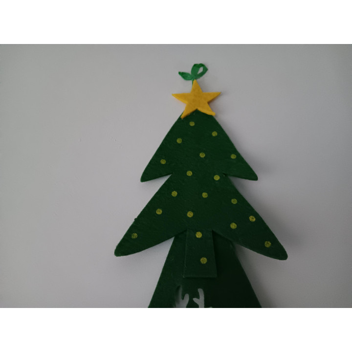 Grote vilten wandkerstboom groen met uitsneden