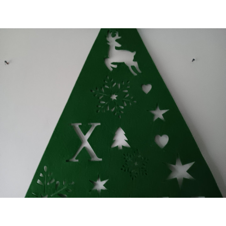 Grote vilten wandkerstboom groen met uitsneden