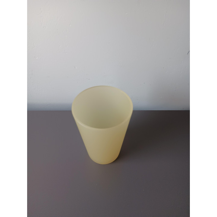 Lichtgele kunststof beker