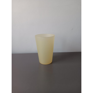 Lichtgele kunststof beker