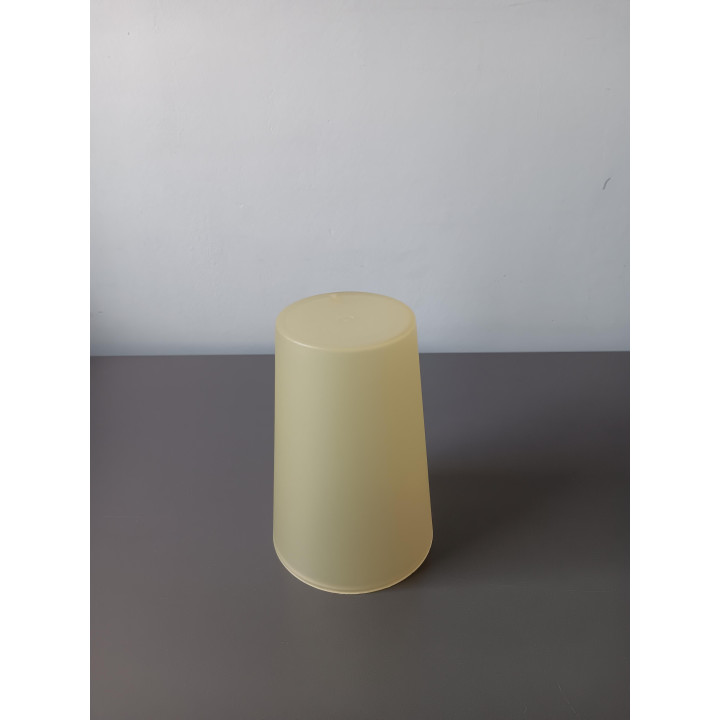 Lichtgele kunststof beker