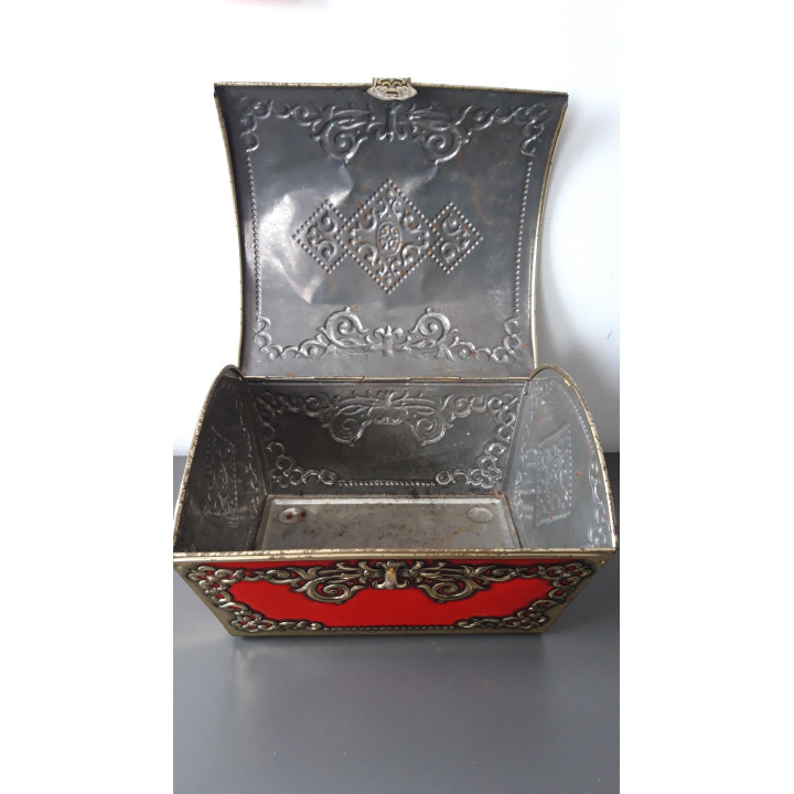 Vintage metalen schatkist blik rood goudkleurig