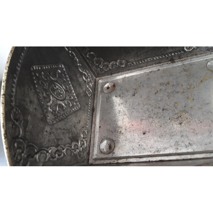 Vintage metalen schatkist blik rood goudkleurig