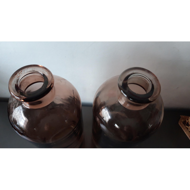 Set van twee glazen vazen oudroze