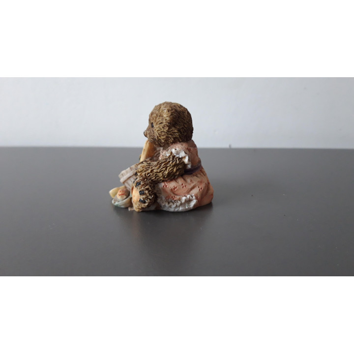 Klein berenbeeldje bakker met deegkom