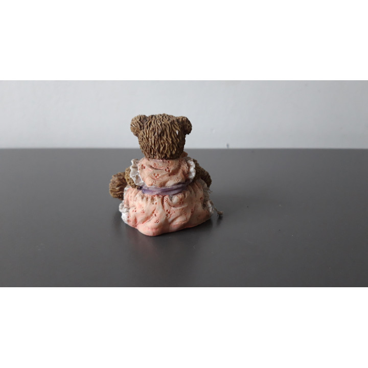 Klein berenbeeldje bakker met deegkom