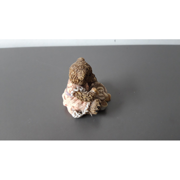 Klein berenbeeldje bakker met deegkom