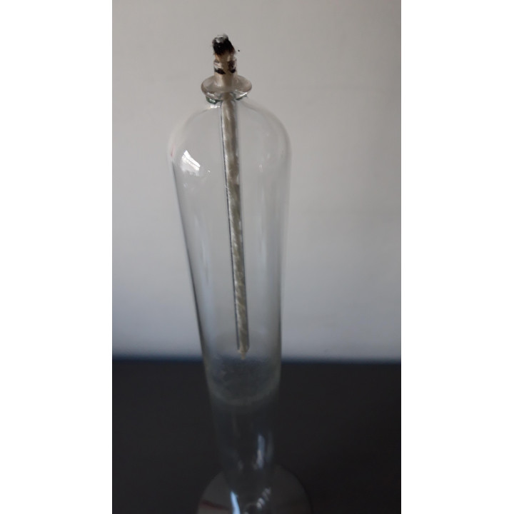 Glazen olielamp op voet Boucadim