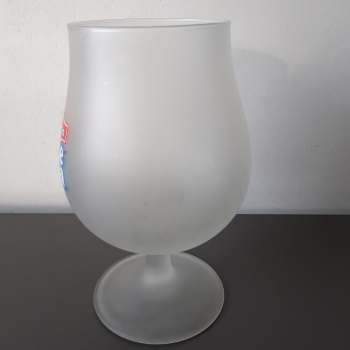 Lipton Ice Tea frosted glas op voet