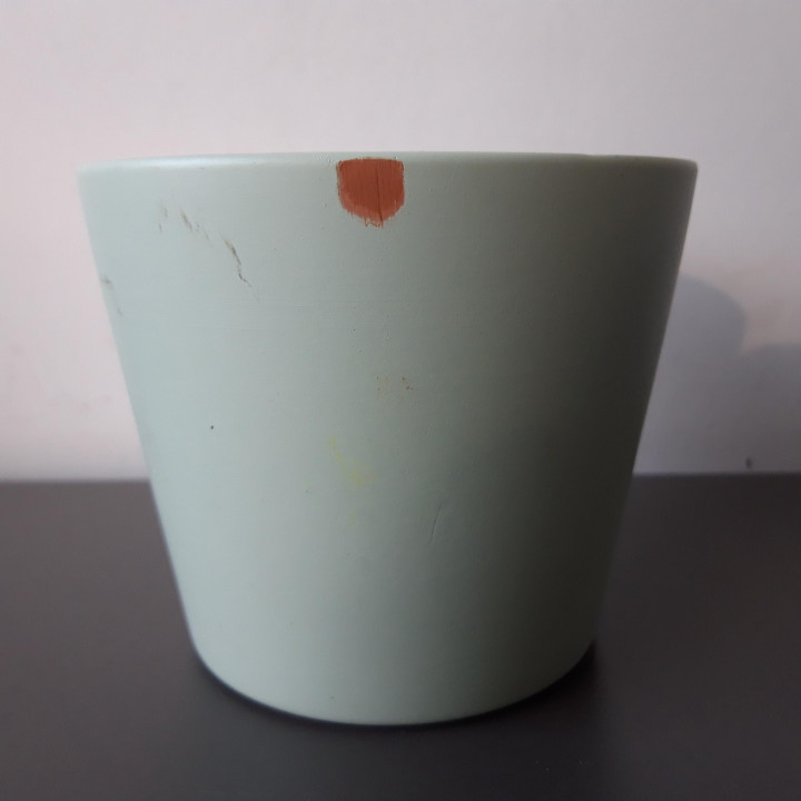 Lichtgroene keramieken bloempot