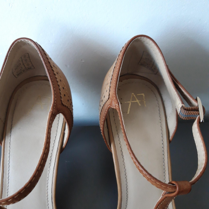 Bruine T-strap pumps met hak maat 41