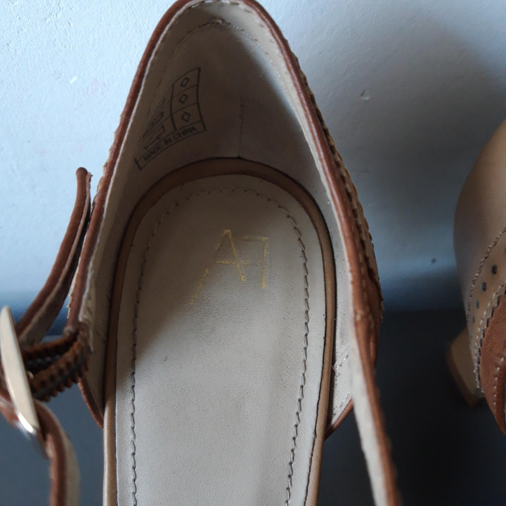 Bruine T-strap pumps met hak maat 41