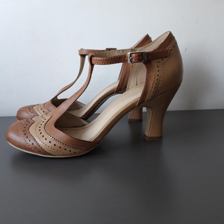 Bruine T-strap pumps met hak maat 41