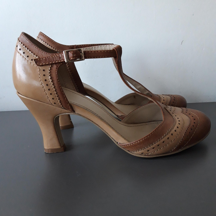 Bruine T-Strap Pumps met Hak Maat 41 | Damespumps