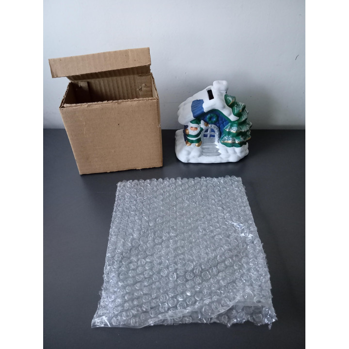 Kerst spaarpot huisje met kerstboom en kerstman