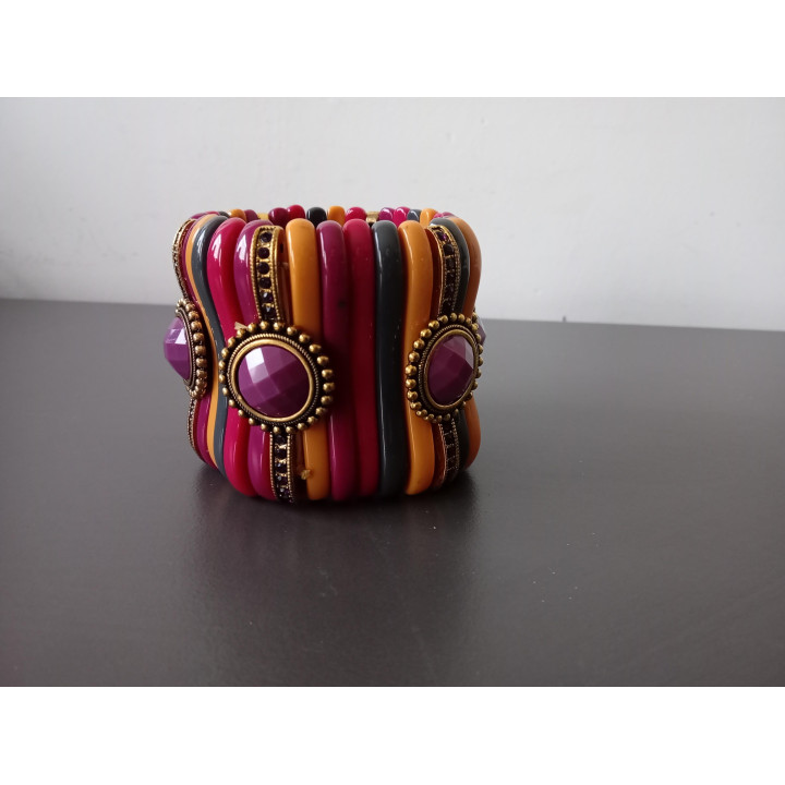 Kleurrijke armband met kralen en paarse stenen