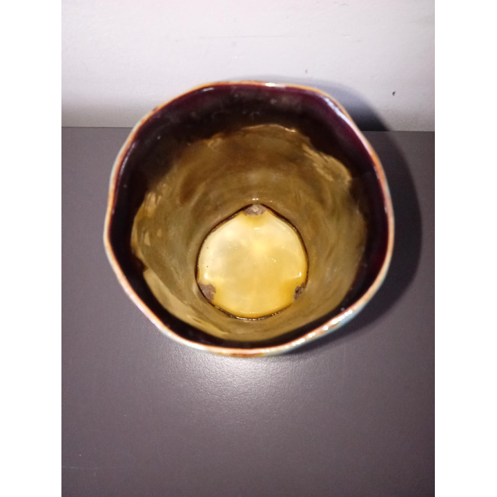 Blauw keramieken vaasje met reliëf op pootjes