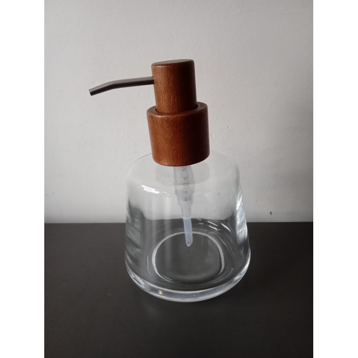 Glazen zeepdispenser met houten pomp