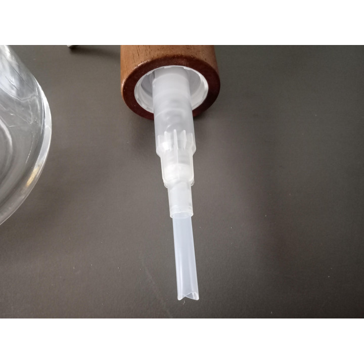 Glazen zeepdispenser met houten pomp