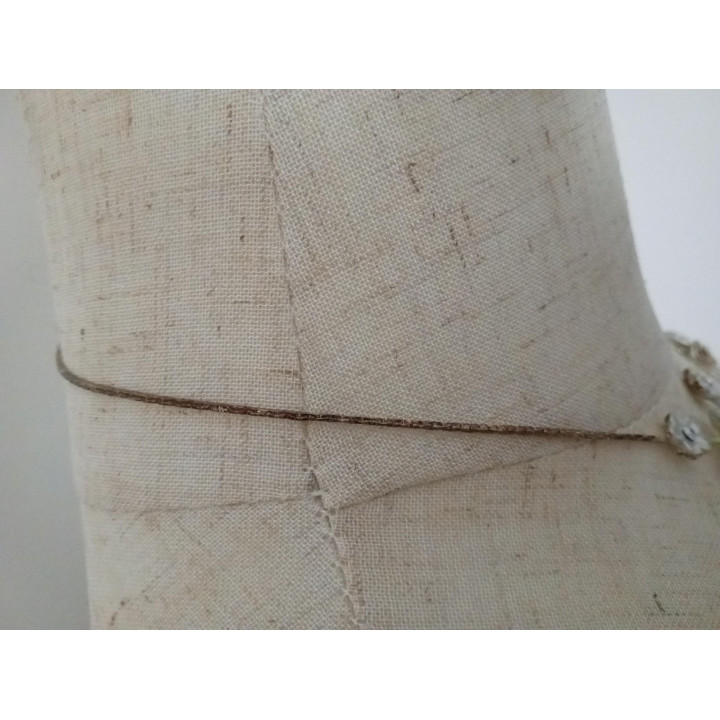 Sierlijke bloemen ketting met strass en kralen