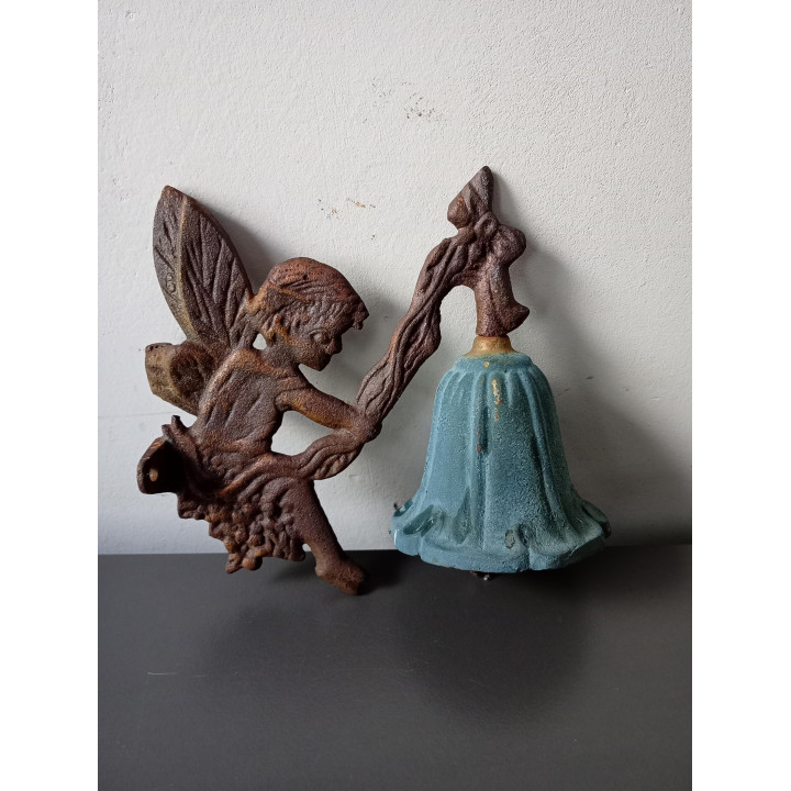 Gietijzeren wandbel met elfje vintage brocante
