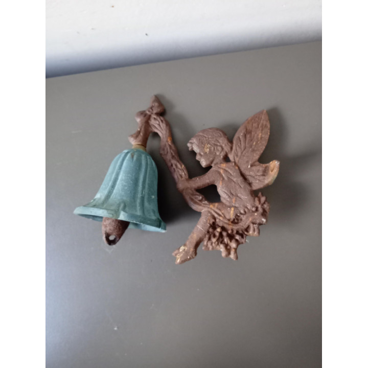 Gietijzeren wandbel met elfje vintage brocante