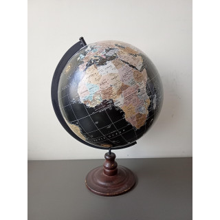 Decoratieve wereldbol op houten voet