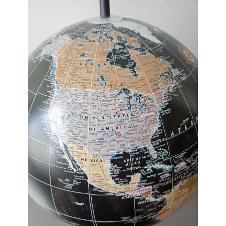Decoratieve wereldbol op houten voet