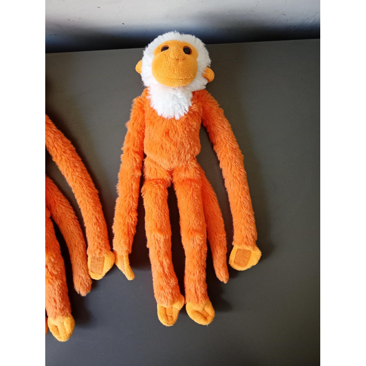 Set van 2 pluche apen met klittenband handjes
