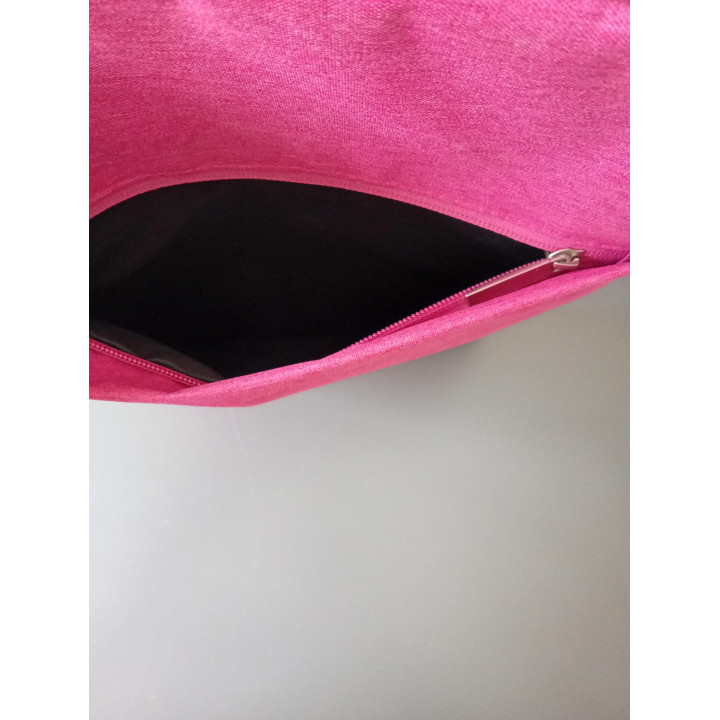 Roze laptophoes met rits en extra vak