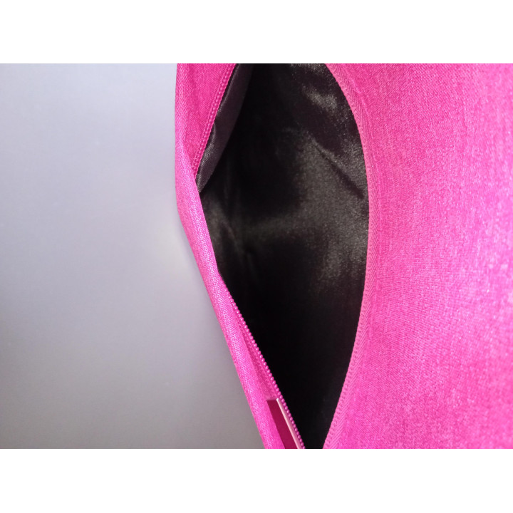 Roze laptophoes met rits en extra vak