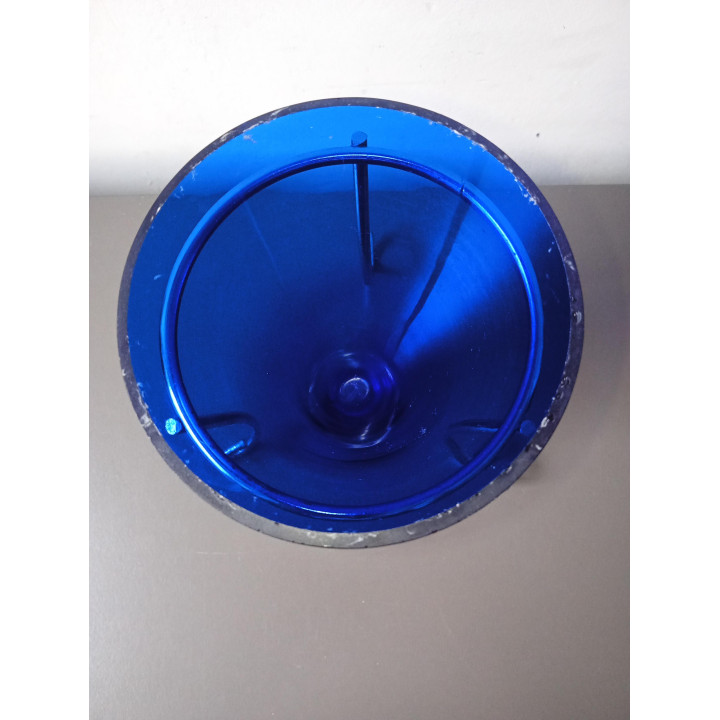 Blauw glazen vaasje met metalen houder
