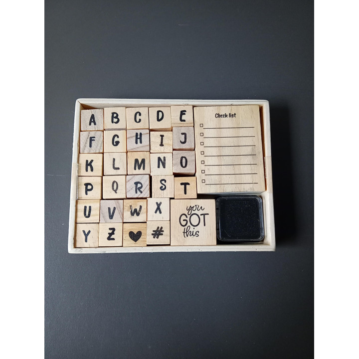 Houten stempelset alfabet met inktkussen