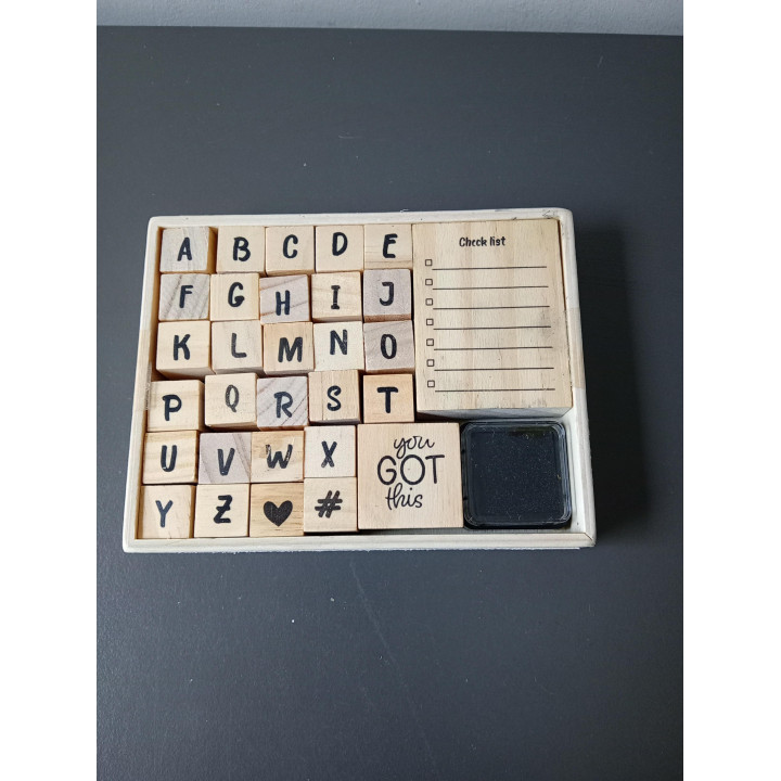 Houten stempelset alfabet met inktkussen