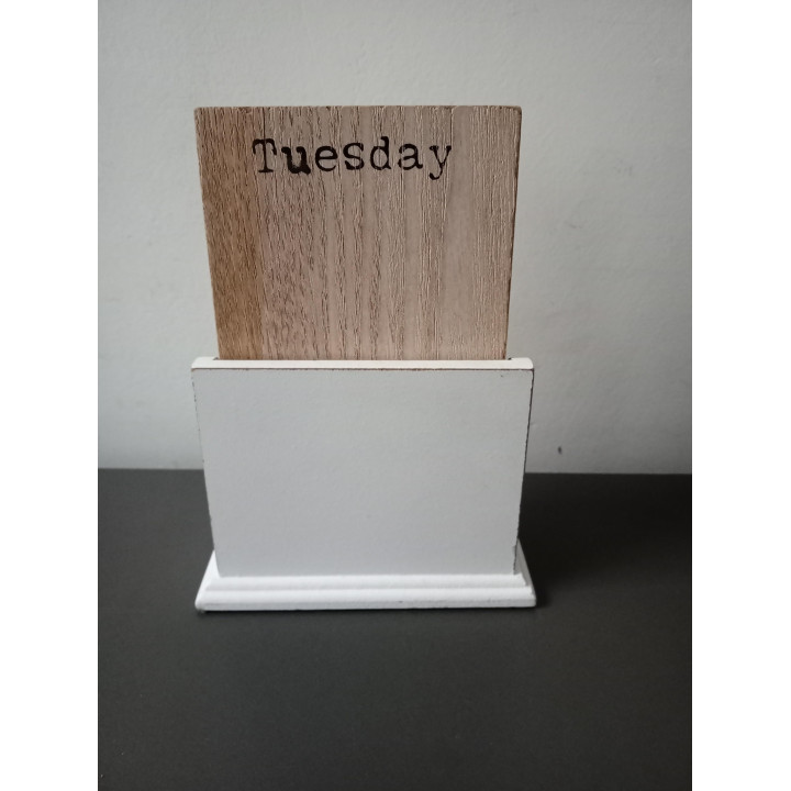 Tweedehands houten kalender decoratie | Angelique’s Kringloop