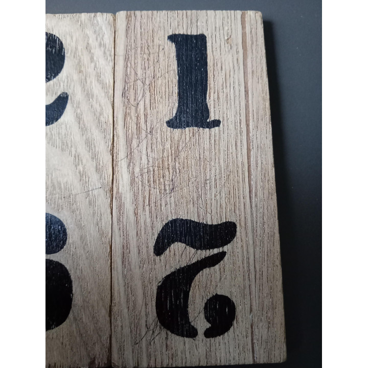 Tweedehands houten kalender decoratie | Angelique’s Kringloop