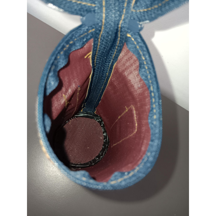 Handige etui met hoofdvak en buitenvakjes