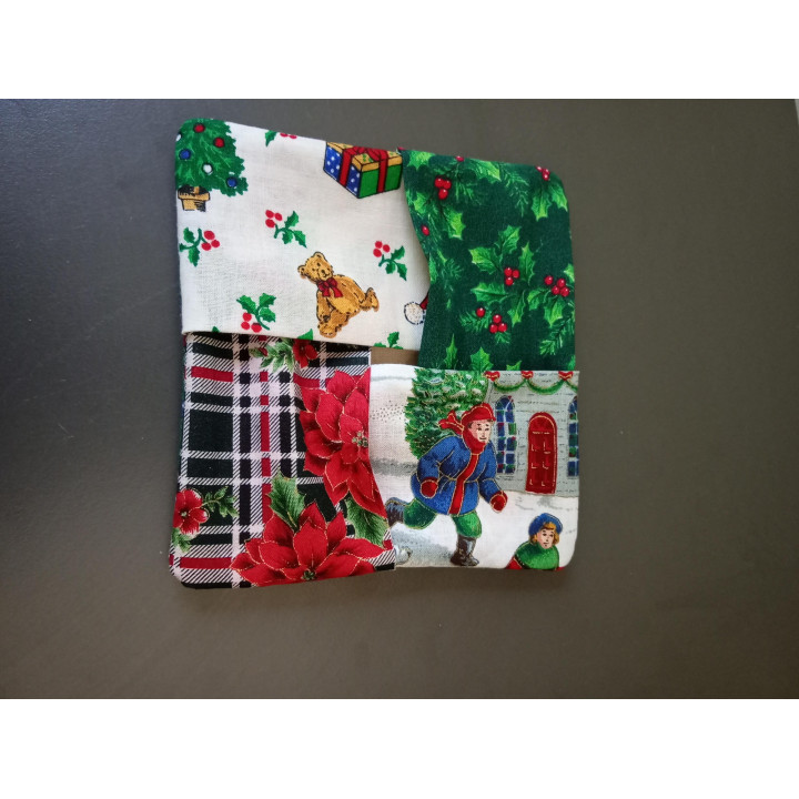 Handgemaakt etui maandverband kerstprint | Angelique’s Kringloop