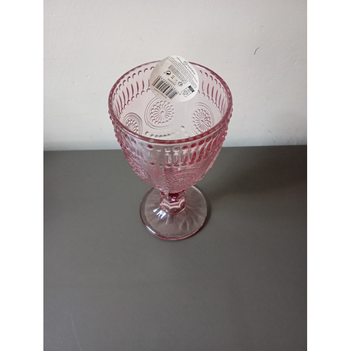 Roze Glas op Voet met Reliëfpatroon